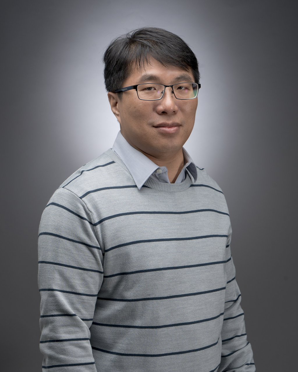 黃臣鴻 Cheng-Hung Huang 系主任 / 副教授圖片(另開新視窗)